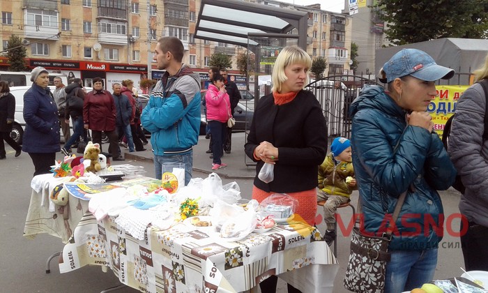 благочинний концерт біля Центрального ринку у Вінниці фото