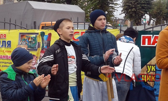 благочинний концерт біля Центрального ринку у Вінниці фото