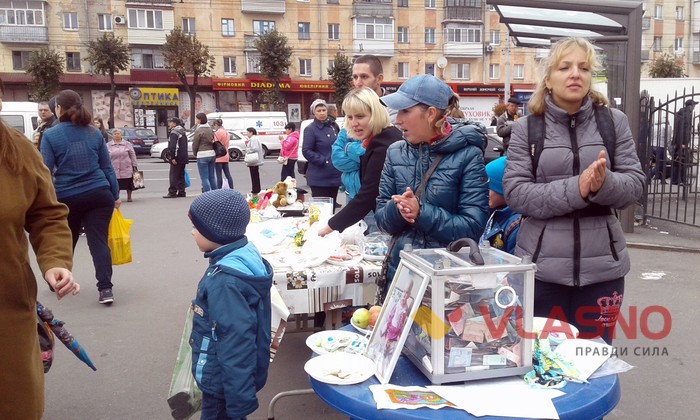 благочинний концерт біля Центрального ринку у Вінниці фото