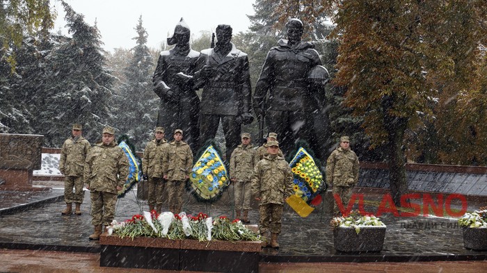 покладання квітів до Дня захисника України у Вінниці фото