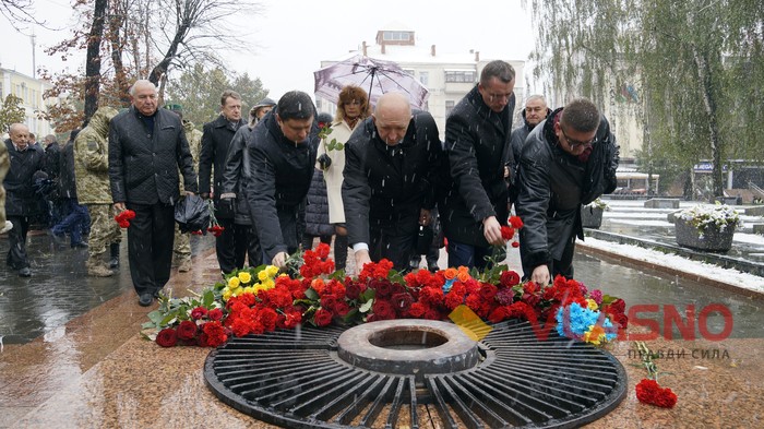 покладання квітів до Дня захисника України у Вінниці фото