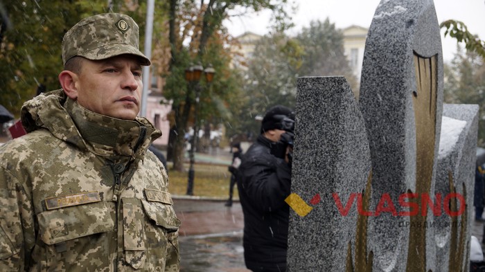 покладання квітів до Дня захисника України у Вінниці фото