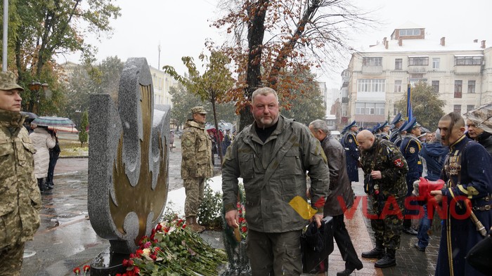 покладання квітів до Дня захисника України у Вінниці фото
