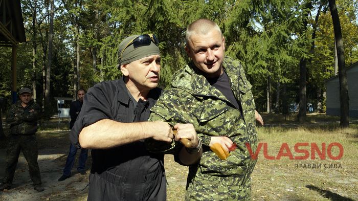 Рукопашний бій, холодна зброя і таємниці диверсантів – під Вінницею триває військовий вишкіл