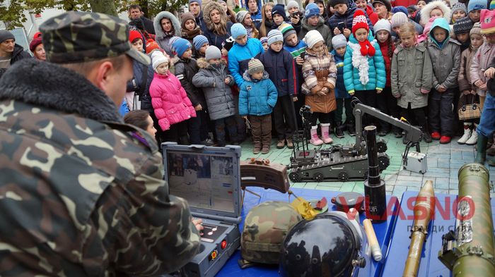 кінологи навчають дітей фото