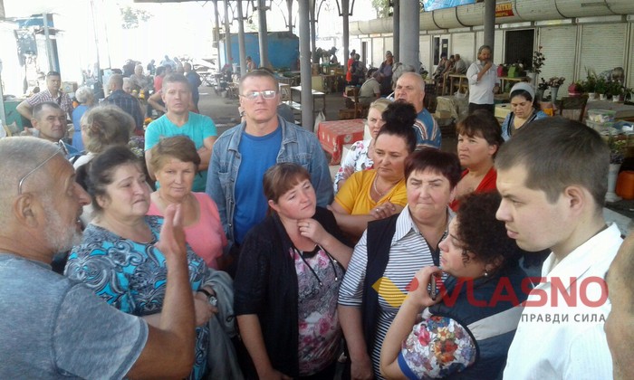 продавці на базарі фото