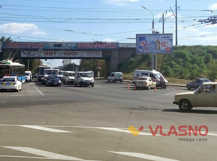 аварія за участі швидкої допомоги у Вінниці фото