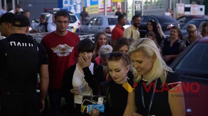 глядачі з Погребища приїхали на концерт Потапа та Насті фото