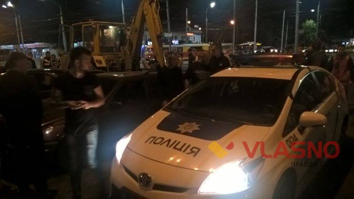 П'яний вінничанин їхав до куми на тракторі: віз квіти 
