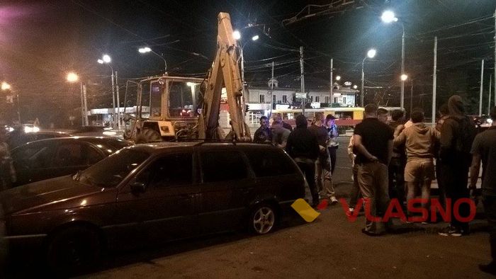 П'яний вінничанин їхав до куми на тракторі: віз квіти 