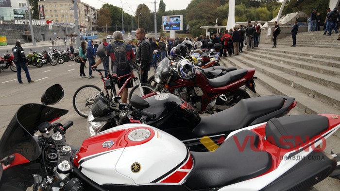 вшанування загиблих байкерів у Вінниці фото