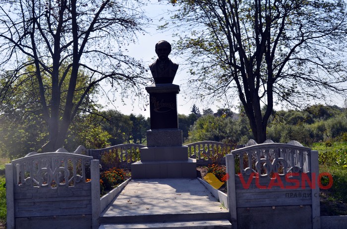 пам'ятник Тарасу Шевченку у селі Матейків фото