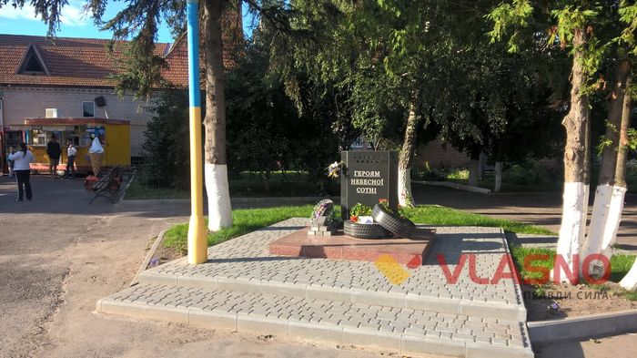 Доярці встановили погруддя у місті на Вінниччині