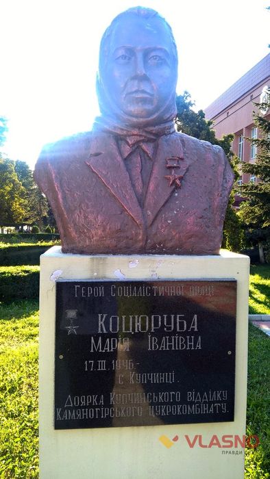 Доярці встановили погруддя у місті на Вінниччині