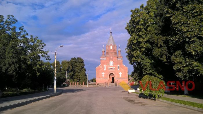 Доярці встановили погруддя у місті на Вінниччині