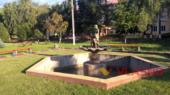 Доярці встановили погруддя у місті на Вінниччині
