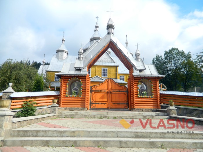 церква у Верховині фото