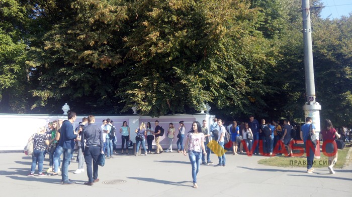 патрулювання біля ринку "Урожай" у Вінниці фото