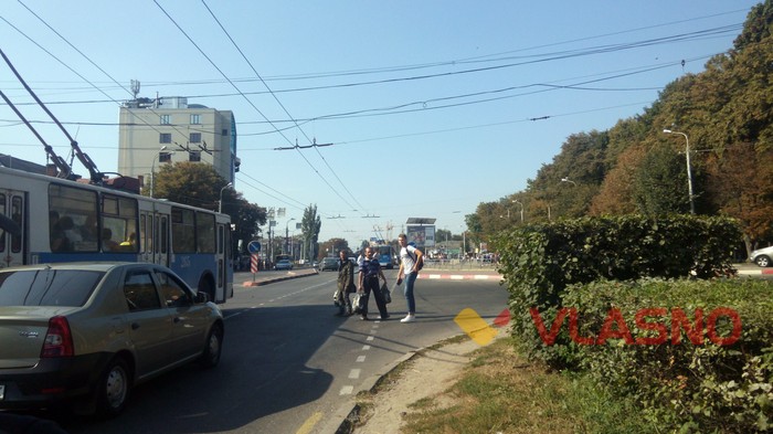 патрулювання біля ринку "Урожай" у Вінниці фото
