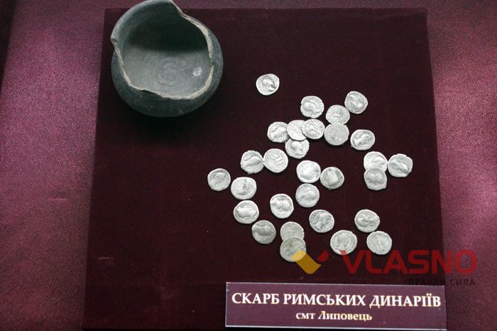 Гроші римлян, прикраси сарматок, посуд  Ґрохольських — у Вінниці показують унікальні скарби (ФОТО)