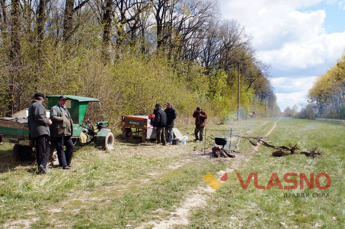Жителі вінницького села цілодобово стережуть свої землі