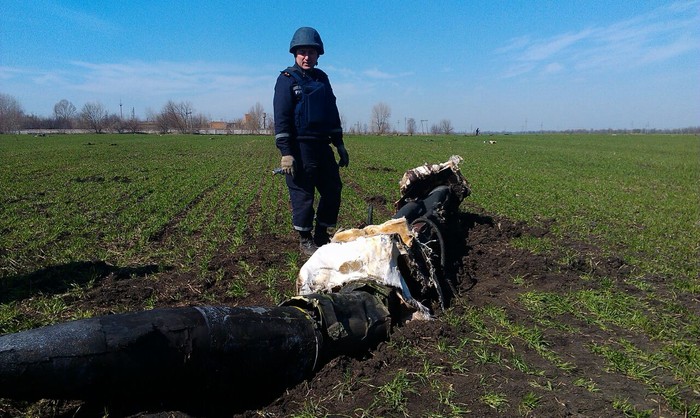 рятувальники ліквідовують наслідки пожежі у Балаклії фото