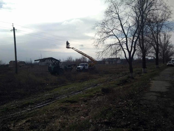 рятувальники ліквідовують наслідки пожежі у Балаклії фото