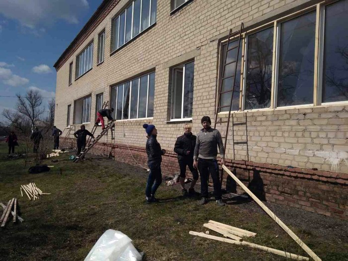 рятувальники ліквідовують наслідки пожежі у Балаклії фото