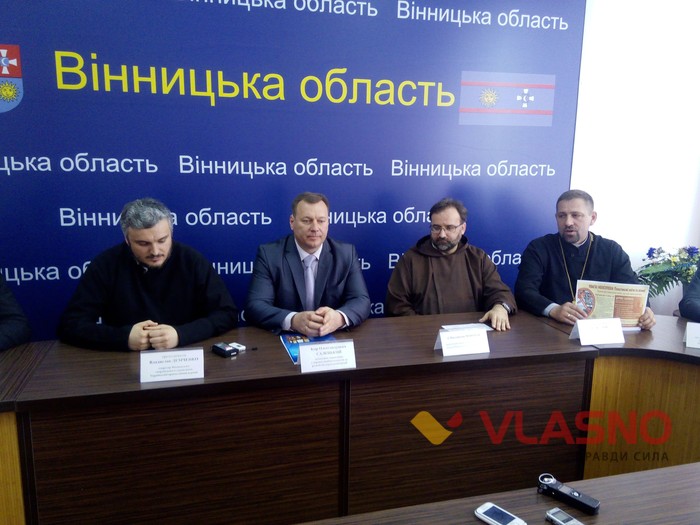 духовники проти штучних квітів фото