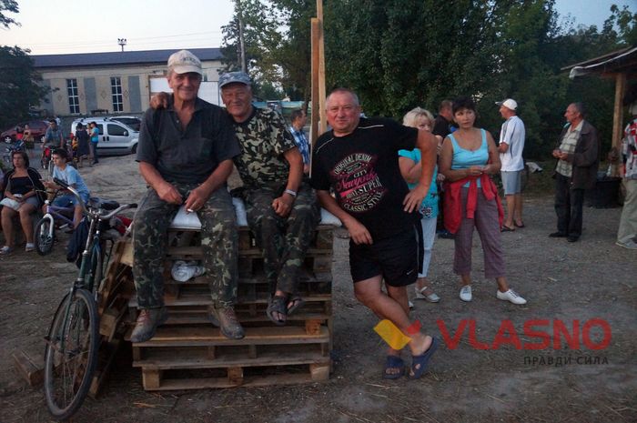 перегляд фільму "Місце на кладовищі" в Сабарові фото