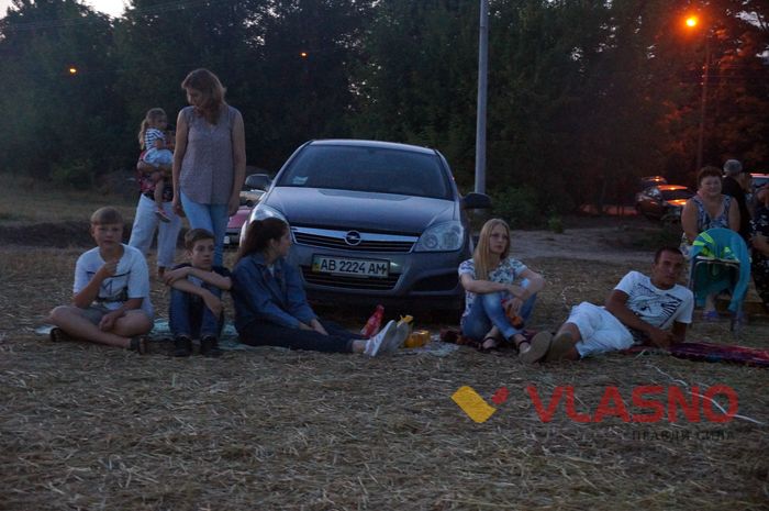 перегляд фільму "Місце на кладовищі" в Сабарові фото