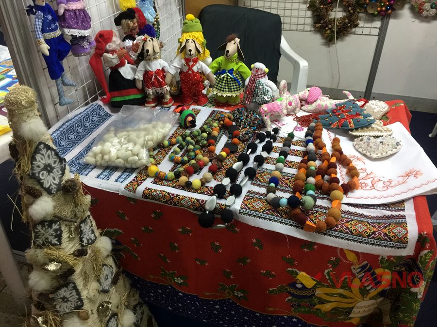 Yarmarka-Rukamy-strorena-krasa