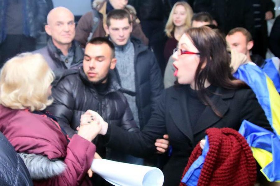 бійка в облраді з волонтерами