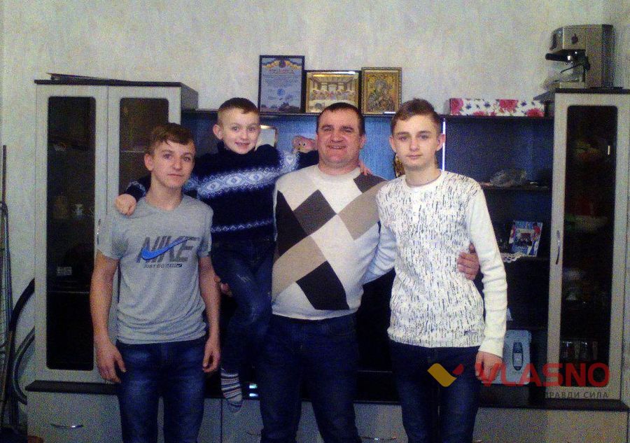 Іван Ребар з синами