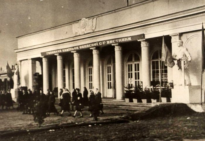 Вінничани читали вірші про Леніна на рисовому зерні 