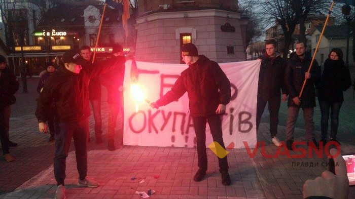 спалення російського прапору у Вінниці фото