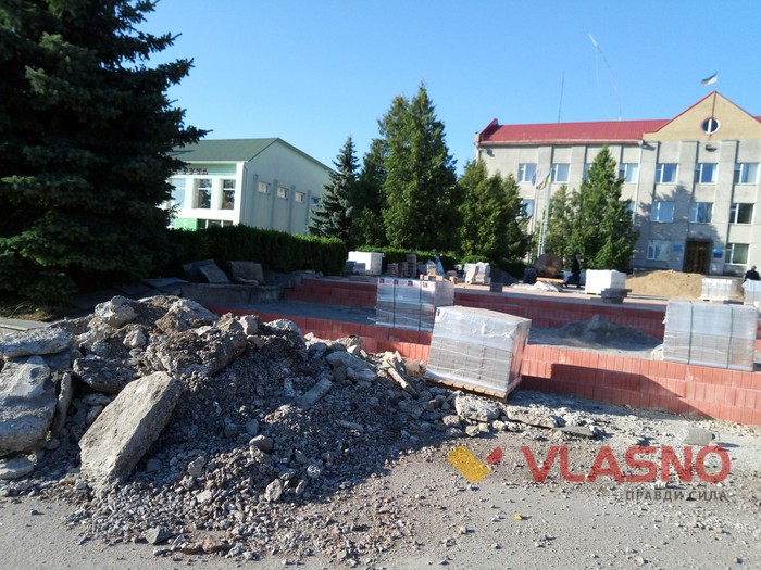 реконструкція фонтану в Калинівці фото
