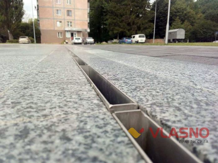 Здерло шкуру з м’ясом аж до кістки: у вінницькому фонтані поранилась дитина