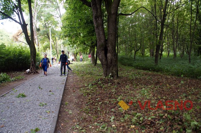 суботник у П'ятничанському парку фото