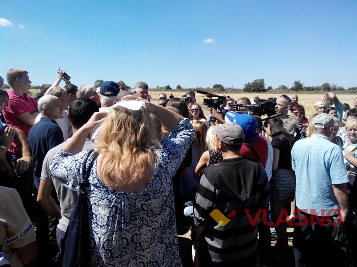 Заступника вінницького мера випровадили із майбутнього цвинтаря під вигуки «ганьба»