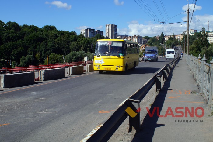 рух через Київський міст у Вінниці фото