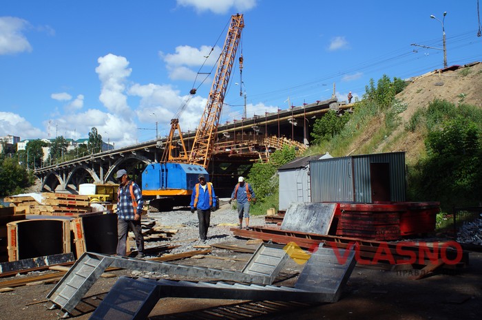 рух через Київський міст у Вінниці фото