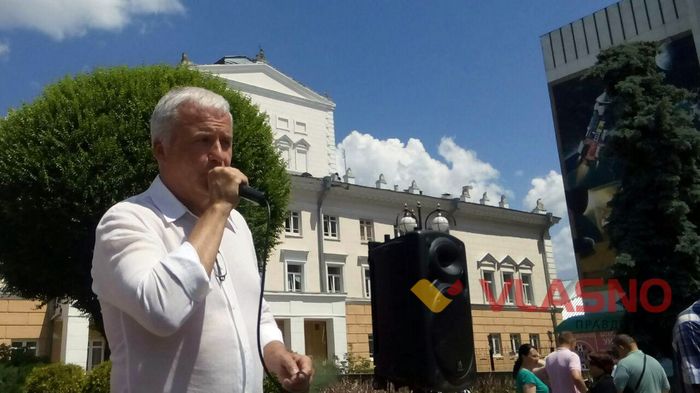 Земля, молочна кухня, Тимошенко і Тягнибок — про що сьогодні говорили на віче у Вінниці 