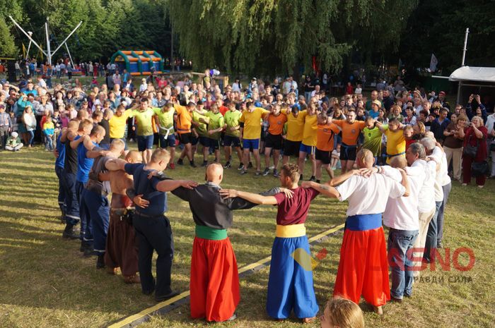 змагання на фестивалі "Живий вогонь" у Хмільнику фото