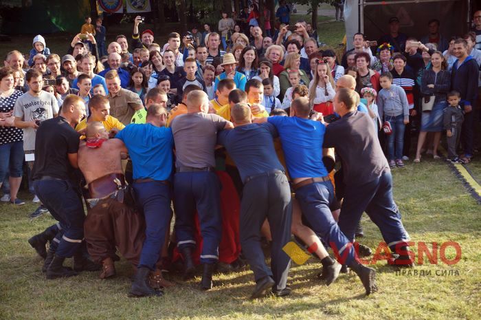 змагання на фестивалі "Живий вогонь" у Хмільнику фото