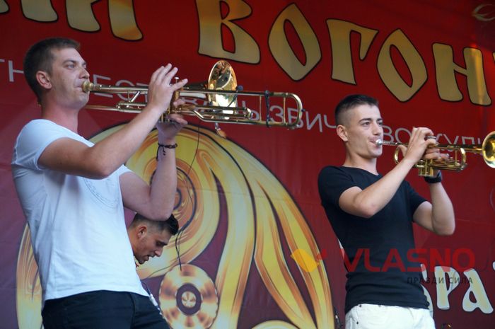 «Українська Ledy Gaga» родом із Вінниччини додала епатажу етнофестивалю у Хмільнику 