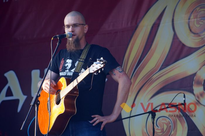 «Українська Ledy Gaga» родом із Вінниччини додала епатажу етнофестивалю у Хмільнику 