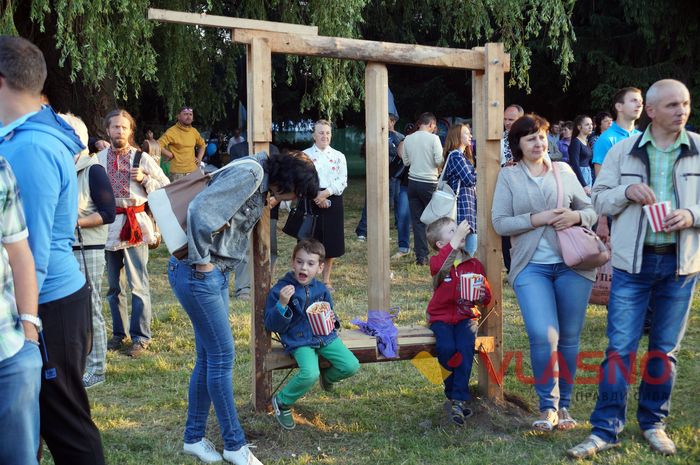 «Українська Ledy Gaga» родом із Вінниччини додала епатажу етнофестивалю у Хмільнику 