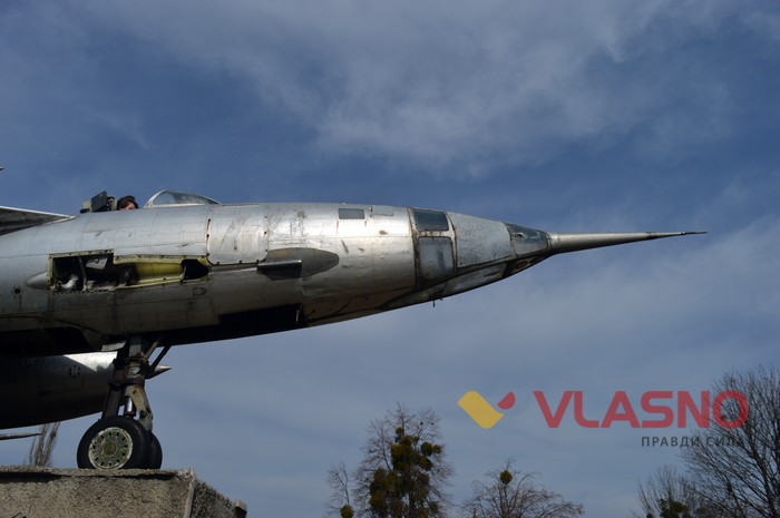 літак у селі Шпиків фото