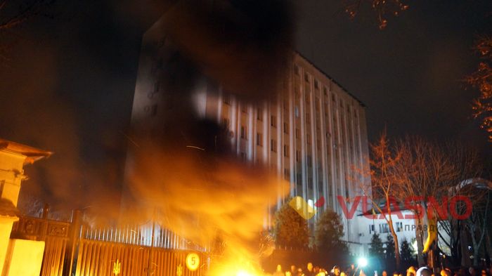 Безсонна ніч під СБУ: активісти готуються до пікету Вінницької ОДА (ФОТО) 